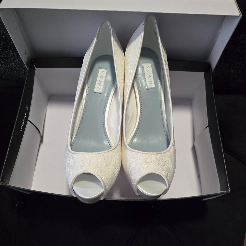 Size 8.5 IVORY HIZZIAP2 SHOE